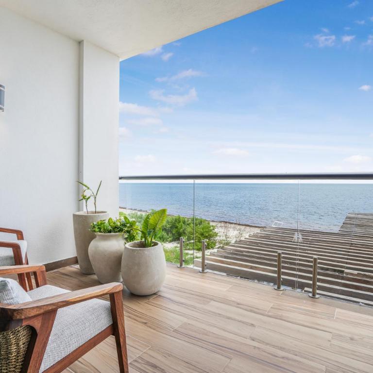 Beachfront luxury villa with pool with private cooker & staff - Villa with Sea View - 24