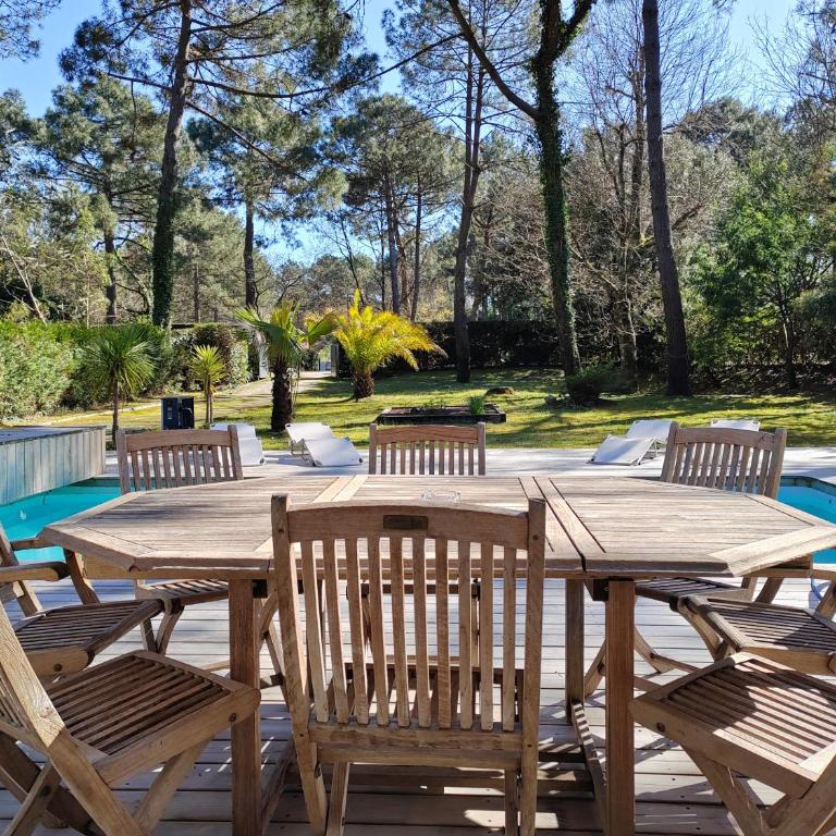 Le Bordelou- Villa de standing à Lacanau Océan, 6-8 pers, piscine chauffée, au calme, golf & surf - Three-Bedroom Villa - 8