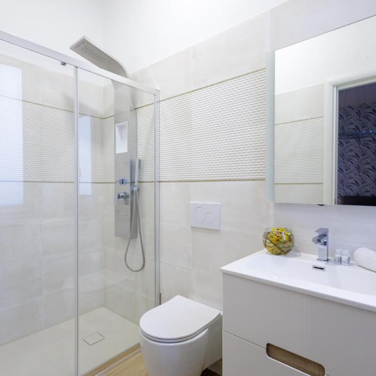 Genoa Lux Apartments with parking - Deluxe Apartment with Fitness Corner - 12