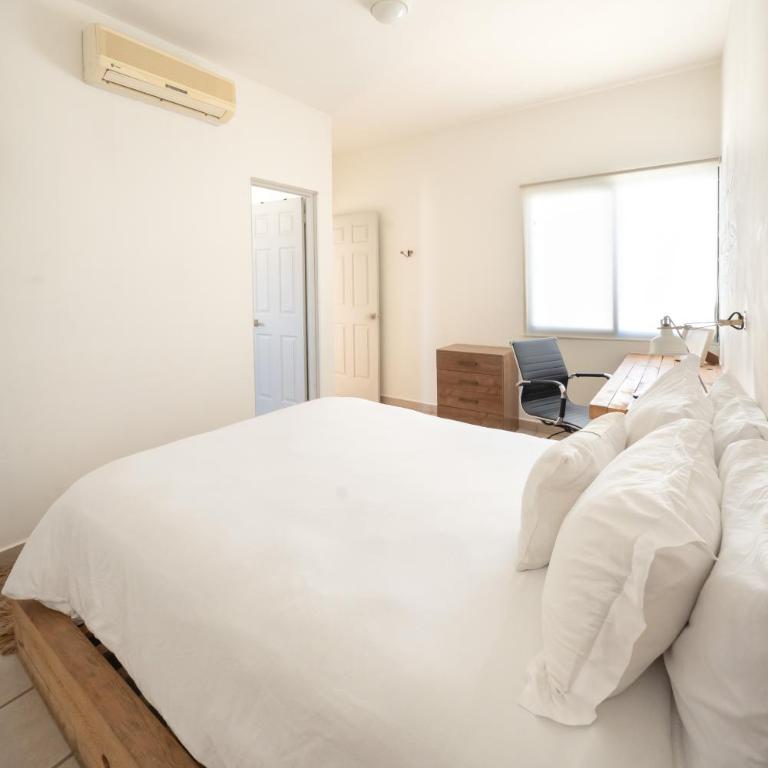 Grand Villa with Private Patio & Parking by Tasman - Villa - 40