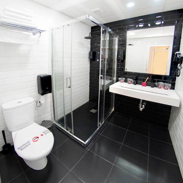 Hotel Zen Airport - Habitación Cuádruple con servicio gratuito de enlace con el aeropuerto - 3
