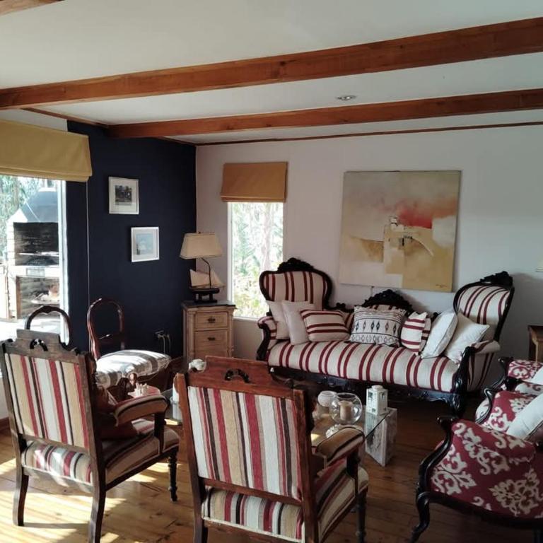 Dormitorio con baño privado en parcela con piscina - Casa de 3 dormitorios - 18