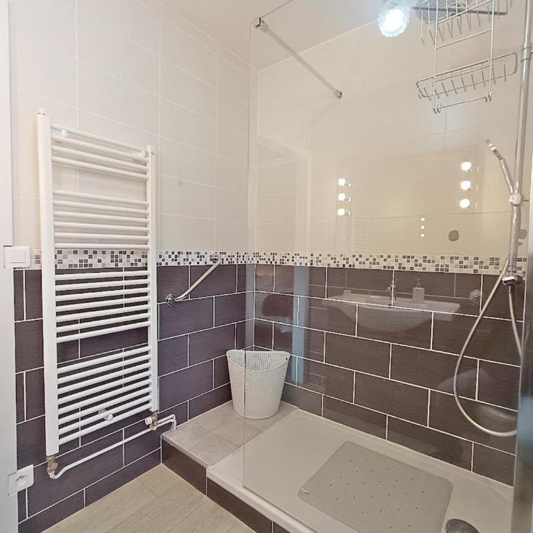 Chez Céleste, Luchon centre, T2 bis, 4 personnes - Appartement 1 Chambre - 23