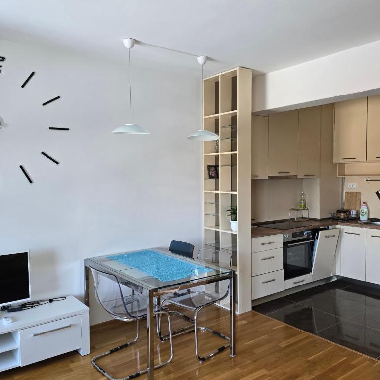 Стильная квартира с видом на море и библиотекой - Studio Apartman - 3