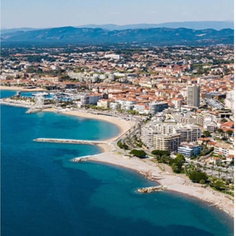 French Riviera centre ville plage port balcon panoramique et Clim - Apartment mit 2 Schlafzimmern - 21