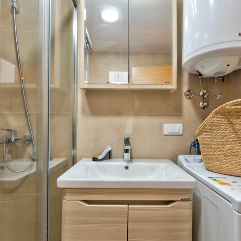 Blue Lux - One-Bedroom Apartment - 16