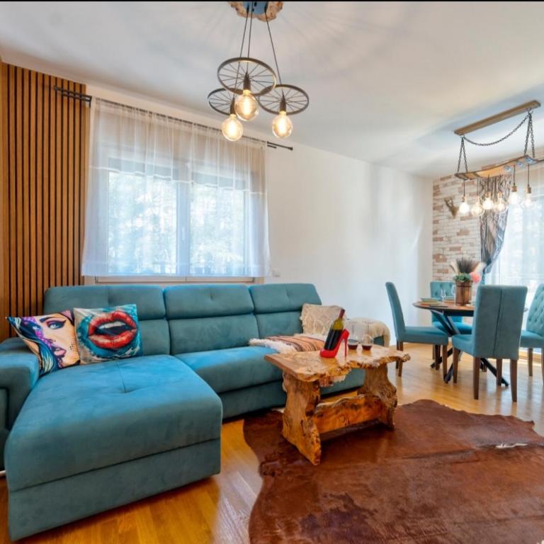 Blue Lux - One-Bedroom Apartment - 15