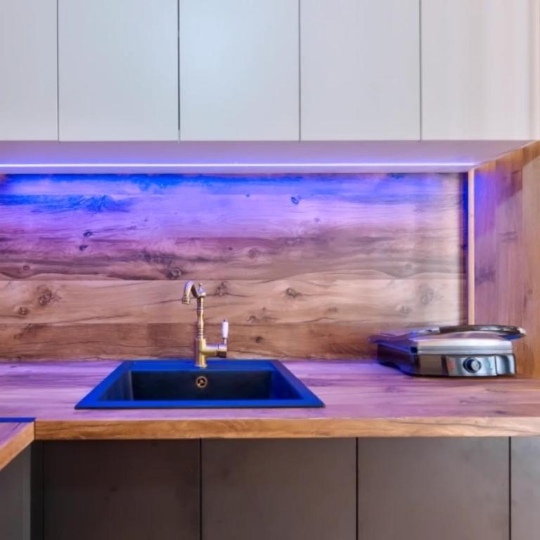 Blue Lux - One-Bedroom Apartment - 21