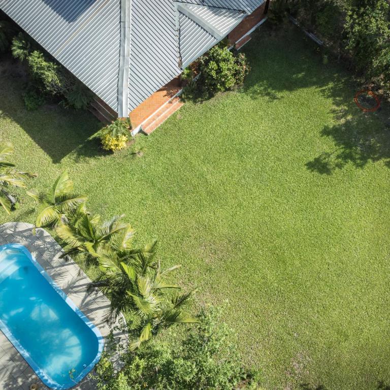 Casa Angi, con jardín y piscina en Sanber - Three-Bedroom House - 5