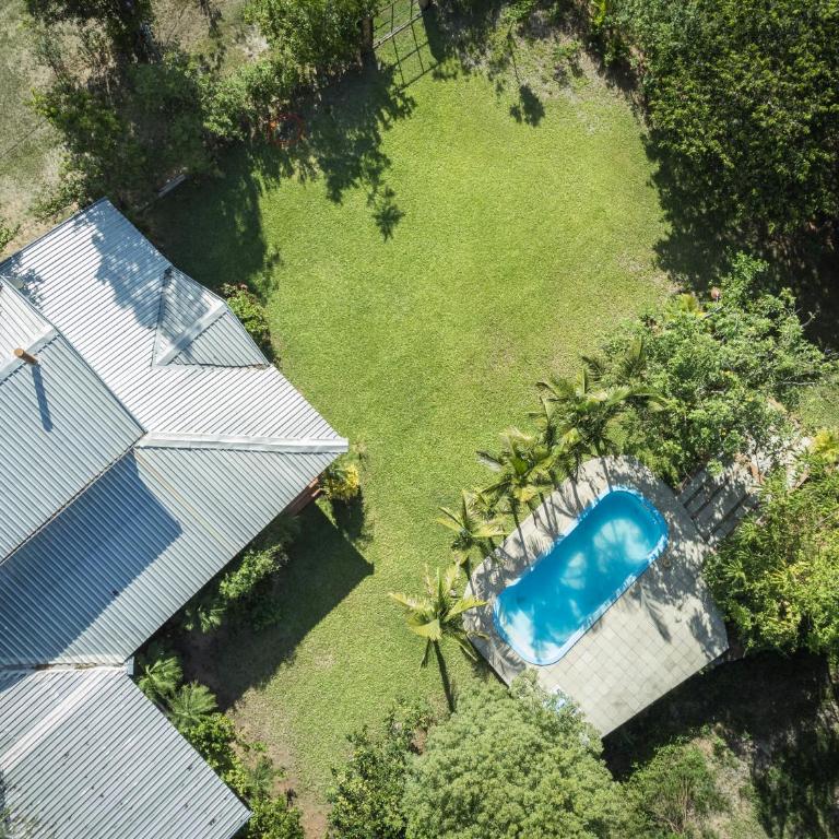 Casa Angi, con jardín y piscina en Sanber - Three-Bedroom House - 6