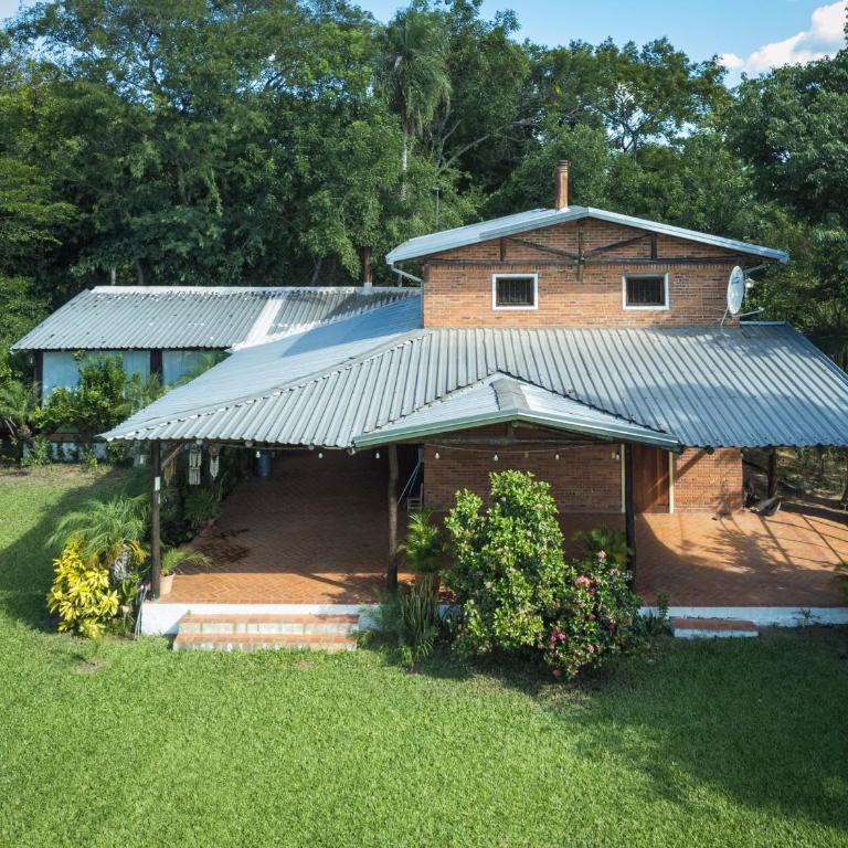 Casa Angi, con jardín y piscina en Sanber - Three-Bedroom House - 11