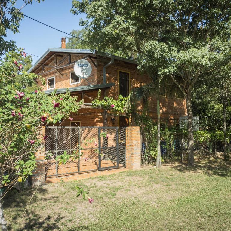 Casa Angi, con jardín y piscina en Sanber - Three-Bedroom House - 12