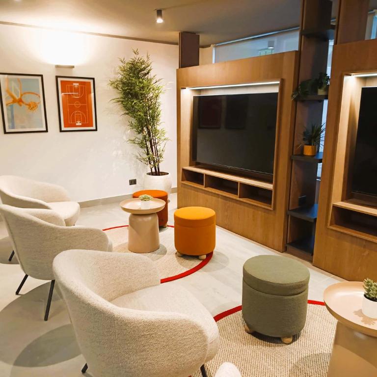 HOM I Depto en Calle Serrano Metro Parque Almagro - Apartamento - 61