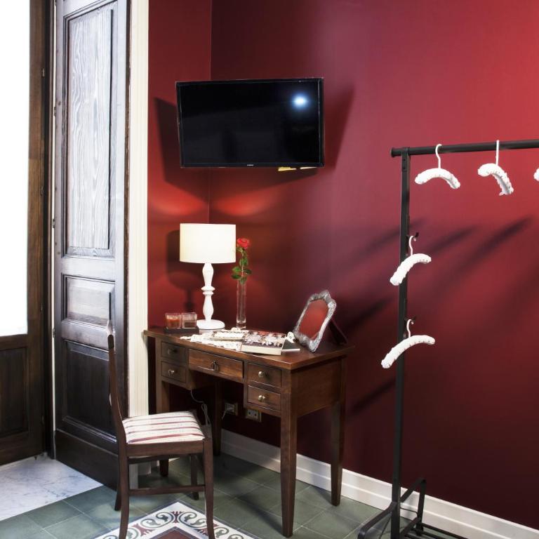 Art Fashion House Luxury Rooms - Deluxe Double Room with Balcony - 3