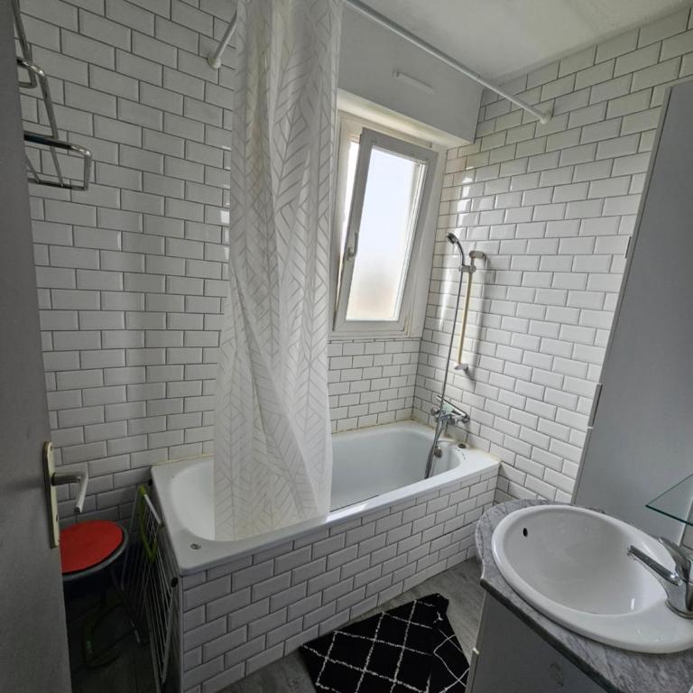 Appartement à proximité de la plage de Malo - Two-Bedroom Apartment - 12