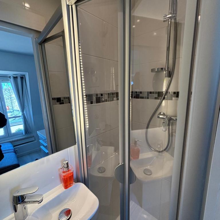 Paris 17ème - STUDIO compact 10m2 -110 sqf - coeur BATIGNOLLES - ideal SOLO traveler - Studio - 12