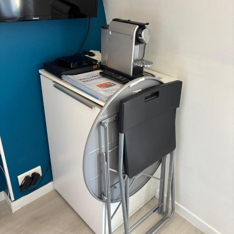 Paris 17ème - STUDIO compact 10m2 -110 sqf - coeur BATIGNOLLES - ideal SOLO traveler - Studio - 55