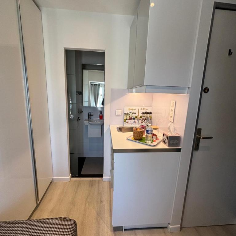 Paris 17ème - STUDIO compact 10m2 -110 sqf - coeur BATIGNOLLES - ideal SOLO traveler - Studio - 65