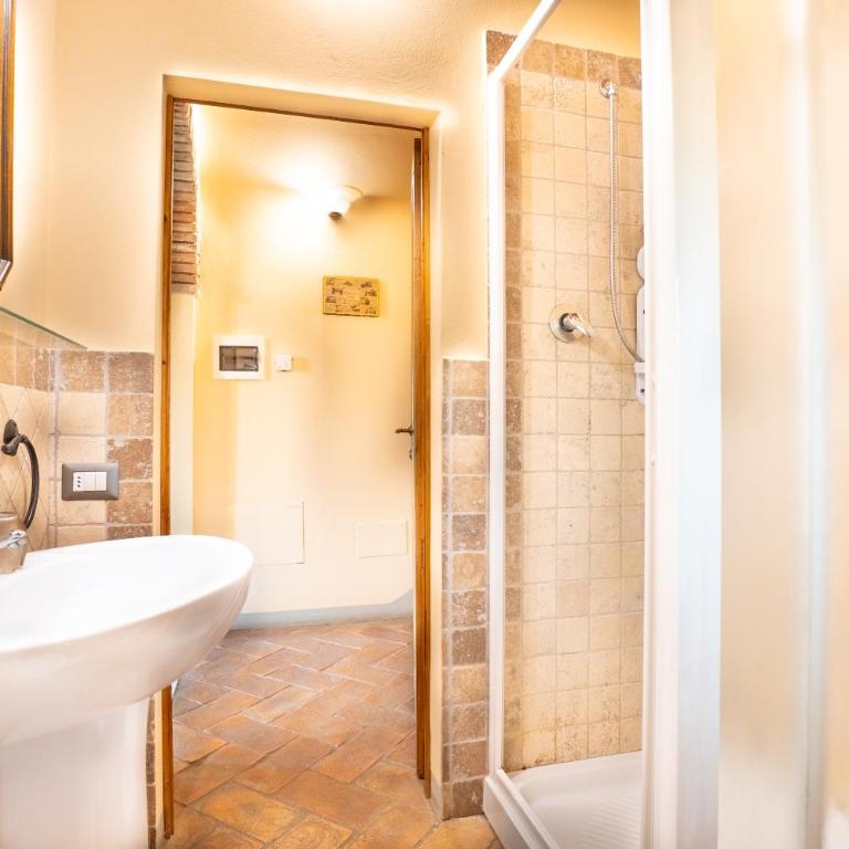 San Galgano, Pool and Lake View - Two-Bedroom Apartment - 10