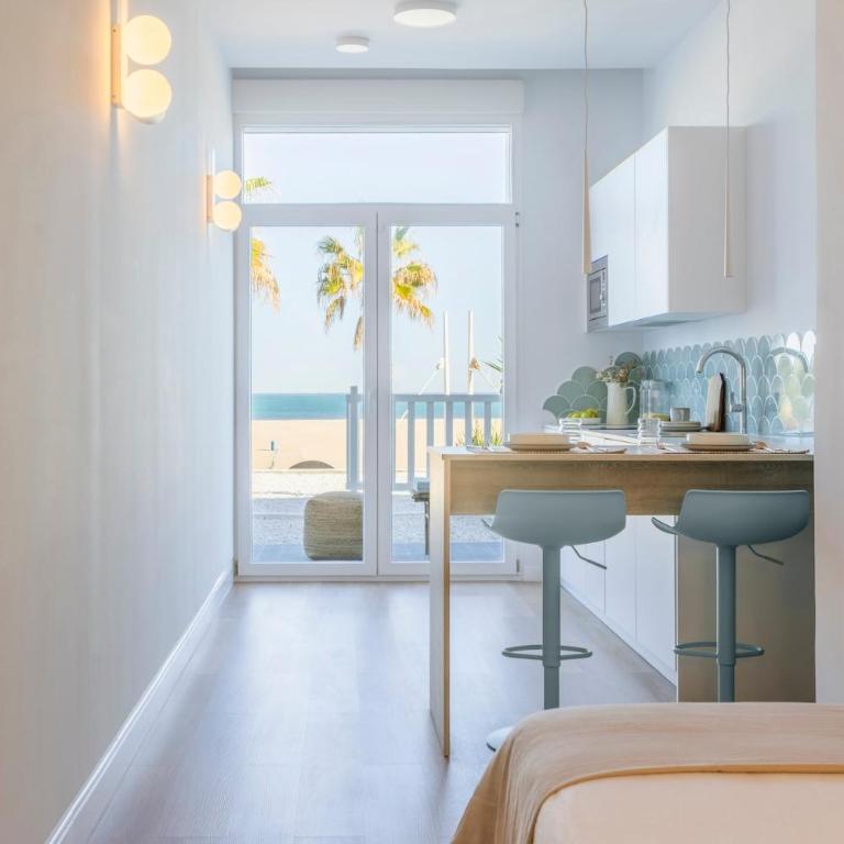 Exclusive beachfront apartment - One-Bedroom Apartment - 1