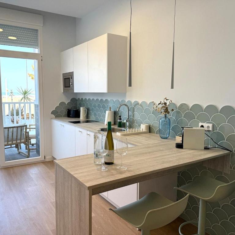 Exclusive beachfront apartment - One-Bedroom Apartment - 13