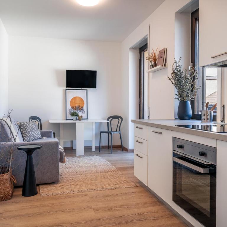 Lumos - The City Center Apartment - One-Bedroom Apartment with Balcony and City View - 8