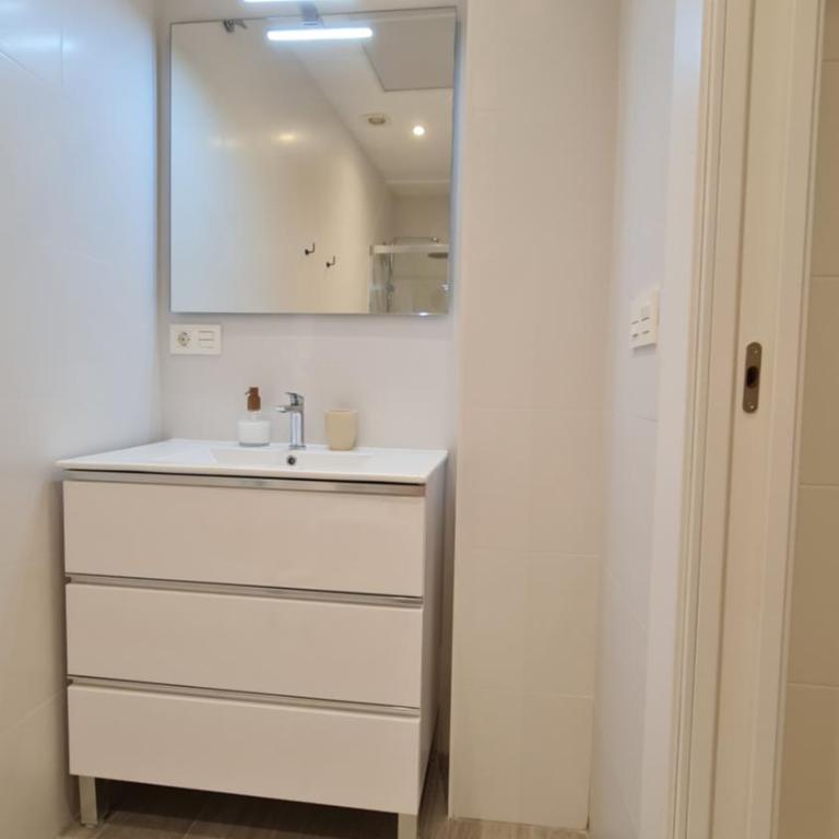 Suspiro 101 Cosmopolitan Loft - One-Bedroom Apartment - 14