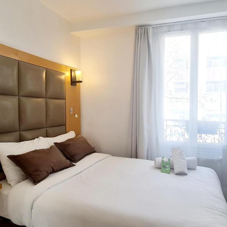 Hotel de France 18 - Chambre Double avec Salle de Bains Commune - 1