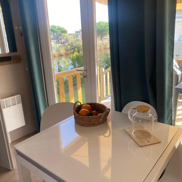 Mobilhome 8 personnes cosy tout équipé avec vue sur bassin, cap ferret - Bungalow Familiare - 15