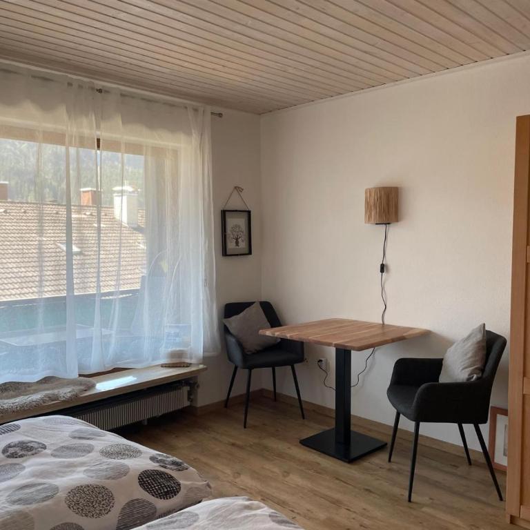 Hindelang Hideaway, Newly Renovated, Southern Balconies, Central Location - Studio-Apartment mit Balkon - 8