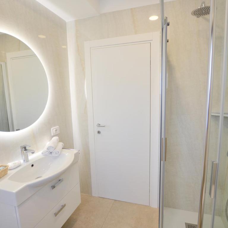 Villa Phoenix - Lake Apartments - Appartamento con 2 Camere da Letto e Terrazza - 7
