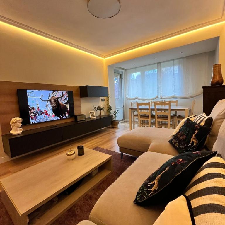 Casa Elso Pamplona - Apartamento de 3 dormitorios con balcón - 1
