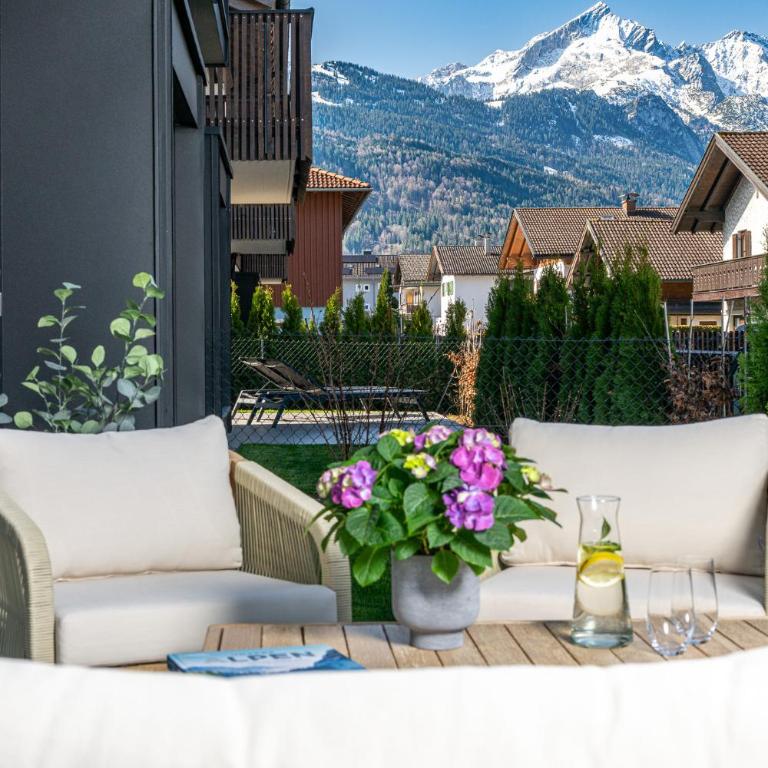 BergRetreat mit Sauna & Garten - Four-Bedroom Apartment with Sauna, Garden and Mountain View - 1