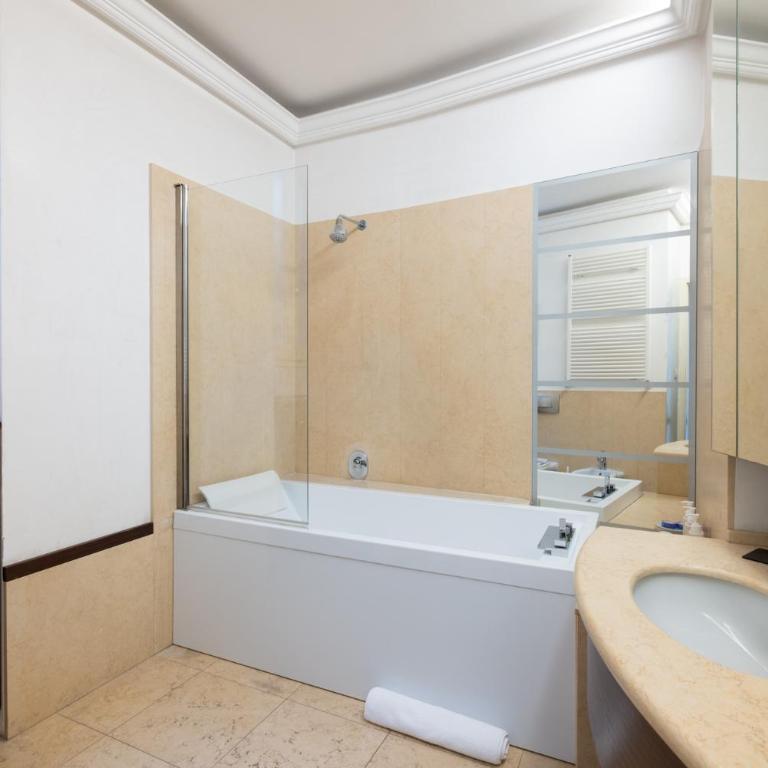 Aldrovandi suite and rooms with private garden - Camera King Superior - 14