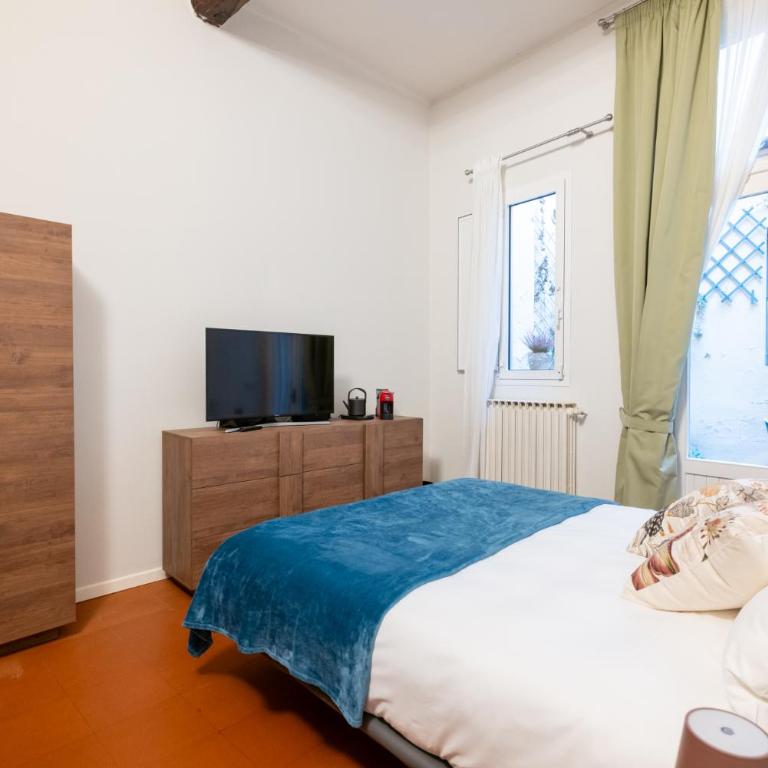 Aldrovandi suite and rooms with private garden - Camera Matrimoniale Standard con Bagno in Comune - 17