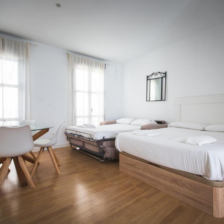 Apartamentos Centro Cordoba by MiRa - Studio with Balcony - 3