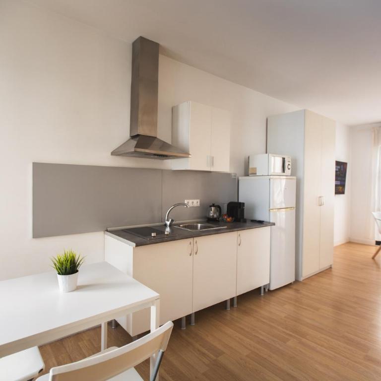 Apartamentos Centro Cordoba by MiRa - Studio with Balcony - 7