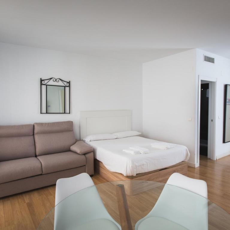 Apartamentos Centro Cordoba by MiRa - Studio with Balcony - 17