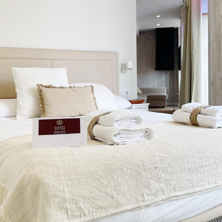 Llanes Suites - Deluxe One-Bedroom Apartment with Harbor View - 1