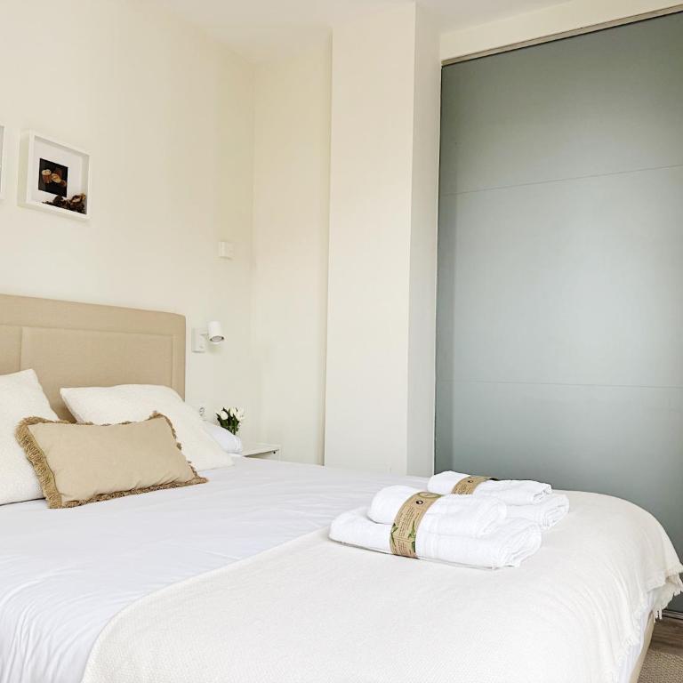 Llanes Suites - Deluxe One-Bedroom Apartment with Harbor View - 5