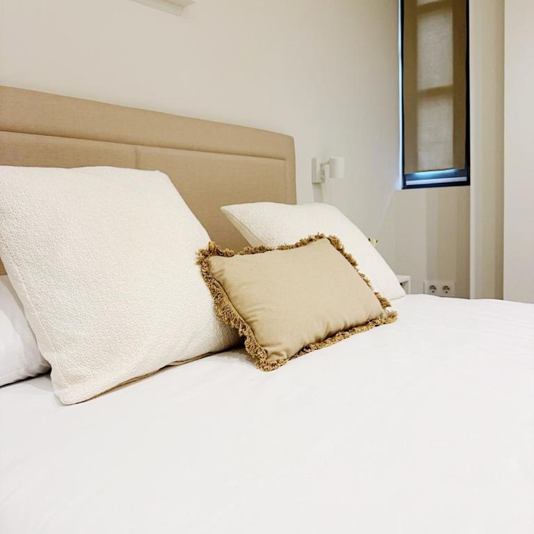 Llanes Suites - One-Bedroom Deluxe Apartment - 4