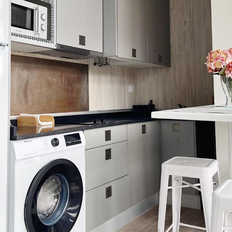 Llanes Suites - One-Bedroom Deluxe Apartment - 6