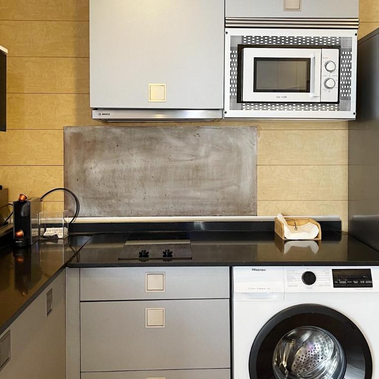 Llanes Suites - Deluxe One-Bedroom Apartment with Harbor View - 8