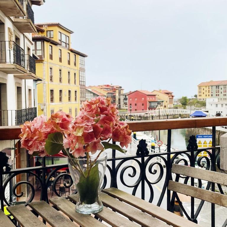 Llanes Suites - Deluxe One-Bedroom Apartment with Harbor View - 13