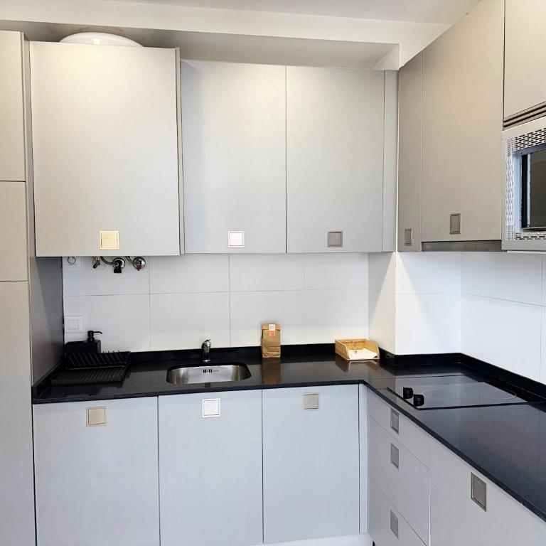 Llanes Suites - Deluxe One-Bedroom Apartment with Harbor View - 19