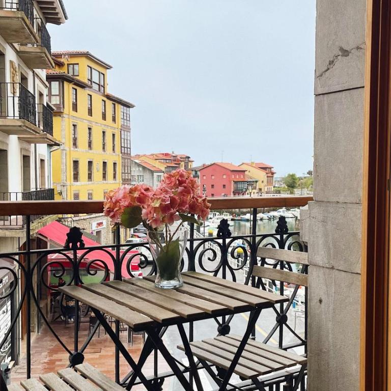 Llanes Suites - Deluxe One-Bedroom Apartment with Harbor View - 34
