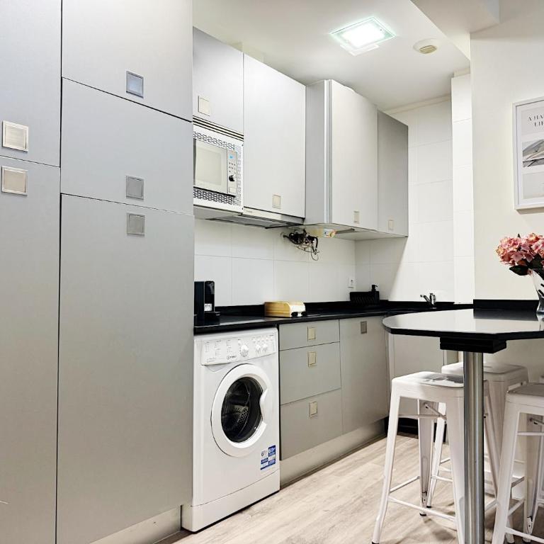 Llanes Suites - One-Bedroom Deluxe Apartment - 23