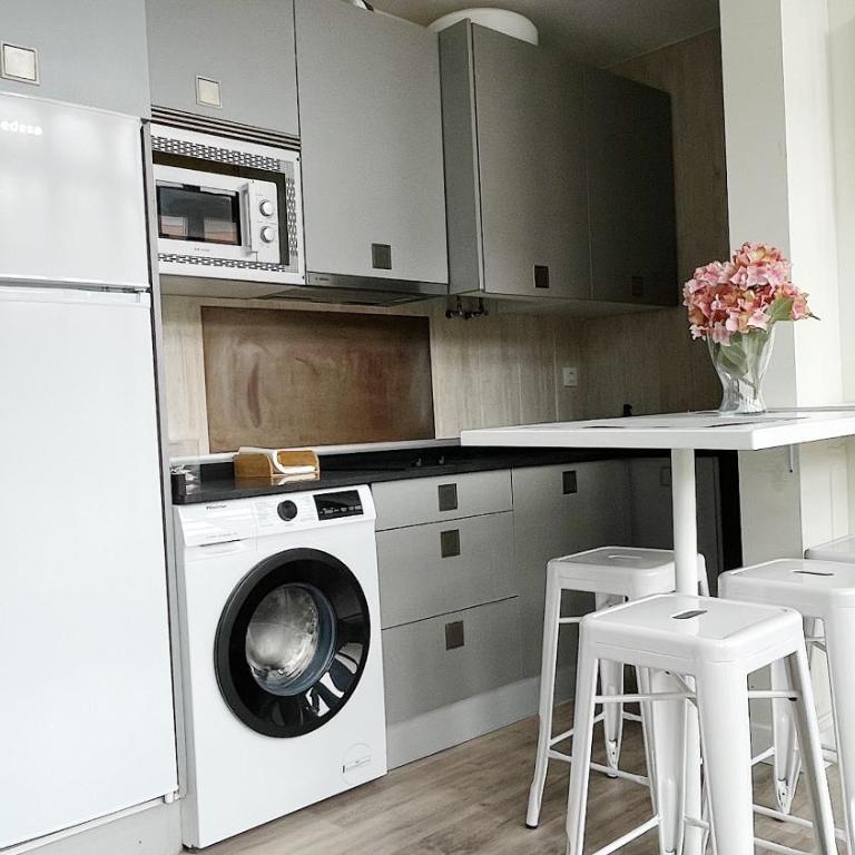 Llanes Suites - One-Bedroom Deluxe Apartment - 21