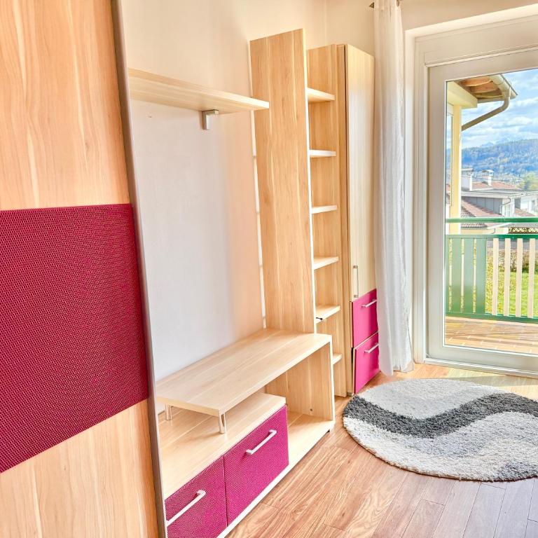 Apartmenthotel Karawankenblick - Free Parking - Apartment mit 3 Schlafzimmern und Meerblick - 14