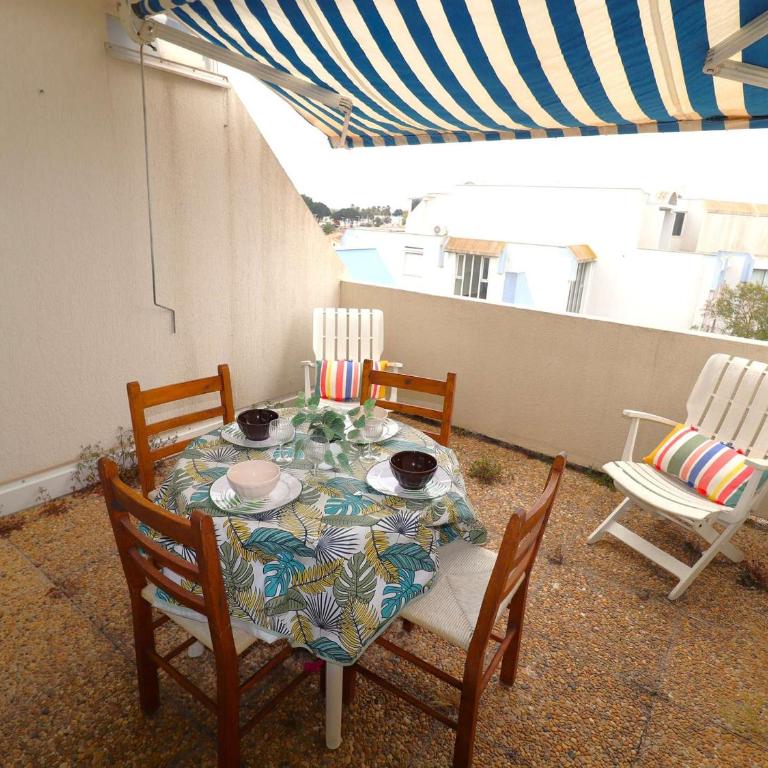 Studio cabine refait à neuf avec terrasse, piscine, parking et lave-linge - Le Grau-du-Roi - FR-1-307-249 - Monolocale - 18